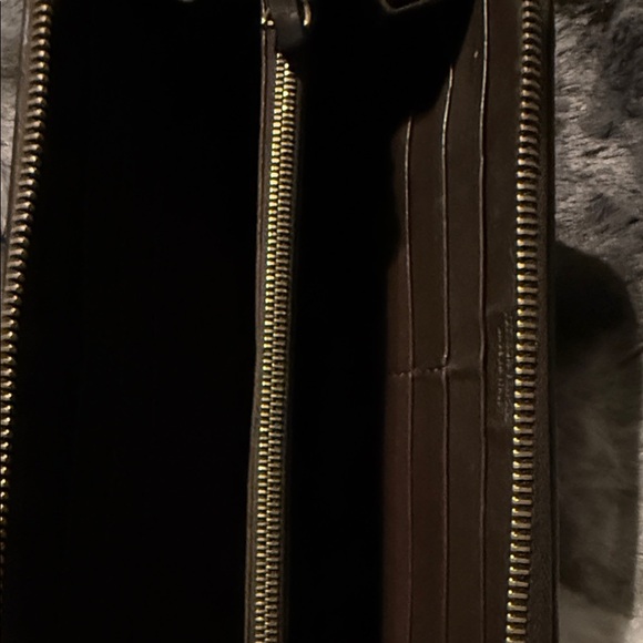 Bottega Veneta Elegant Black Leather Women’s Wallet - Picture 2 of 9